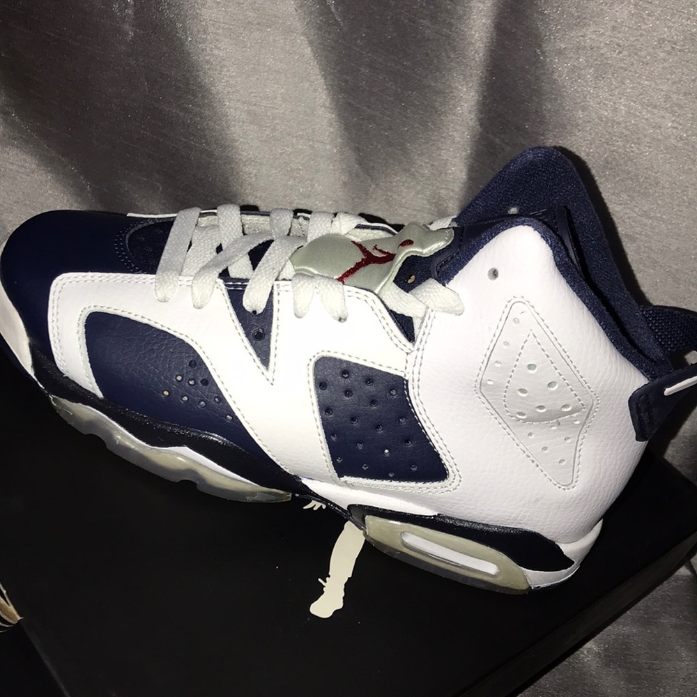 Nike Jordan Retro 6 NIB size 4.5 Navy/White